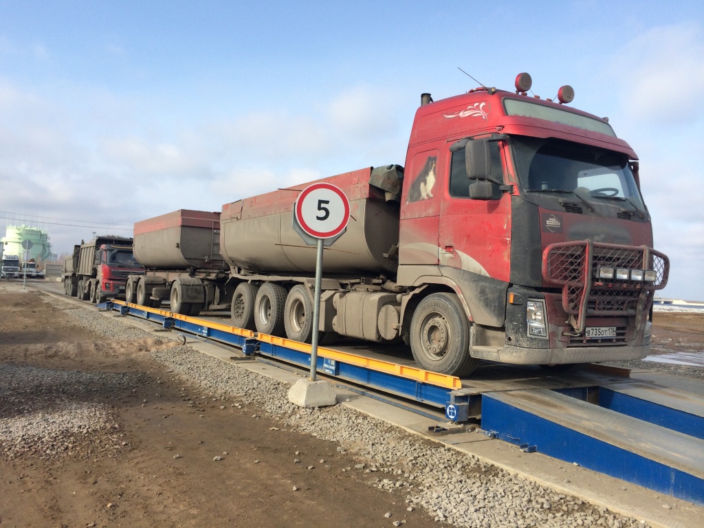 Автомобильные весы с установкой на дорожное покрытие БалтСтрой (Ломоносов) УК1+настил+листы на дороге